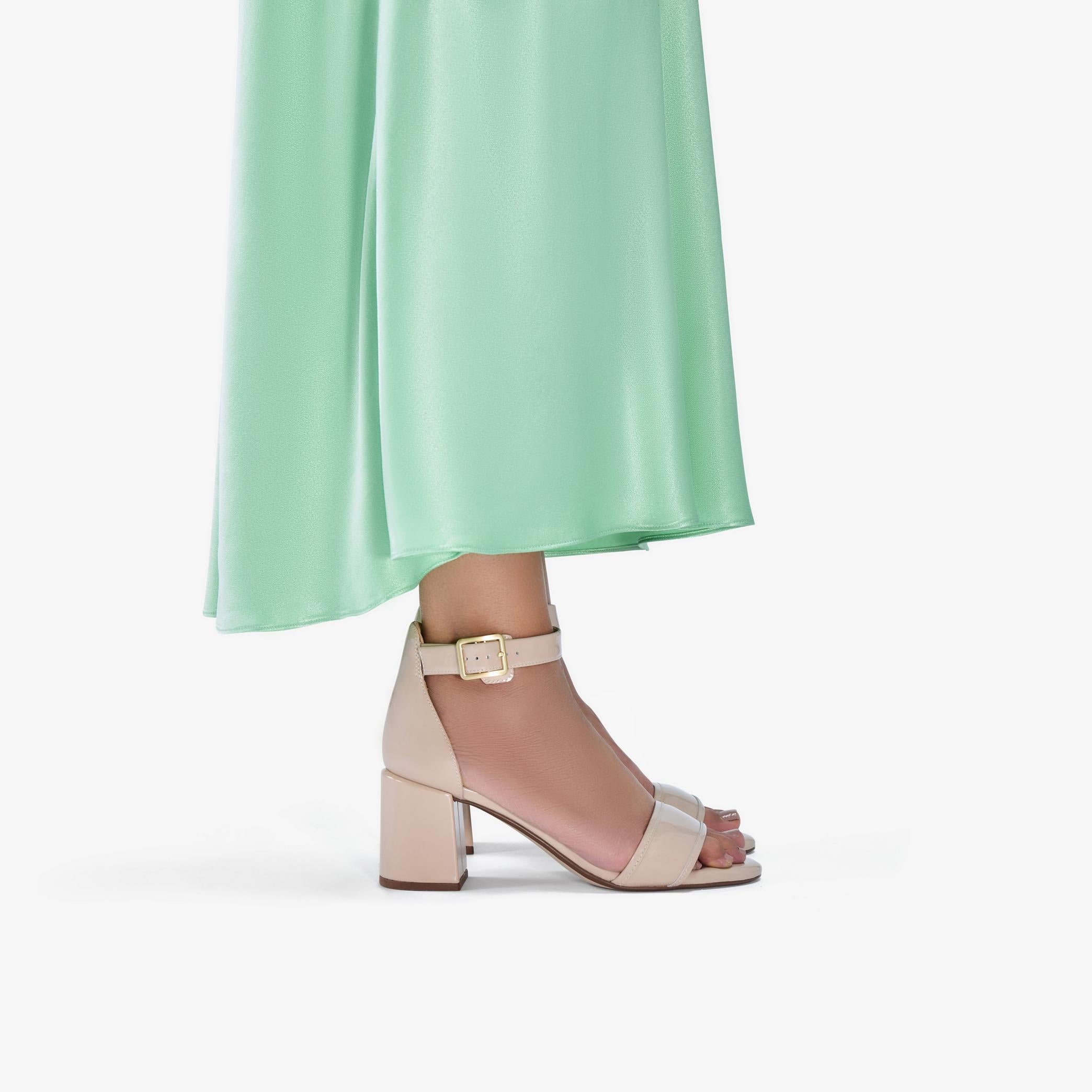 Ezoria Mae
Verni beige