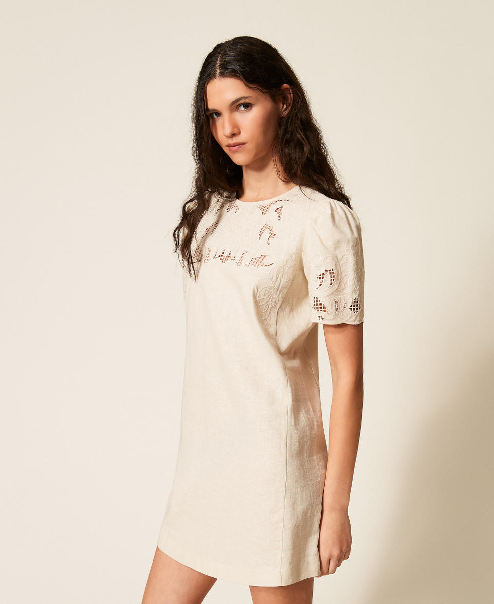 Robe courte en lin mélangé avec broderie