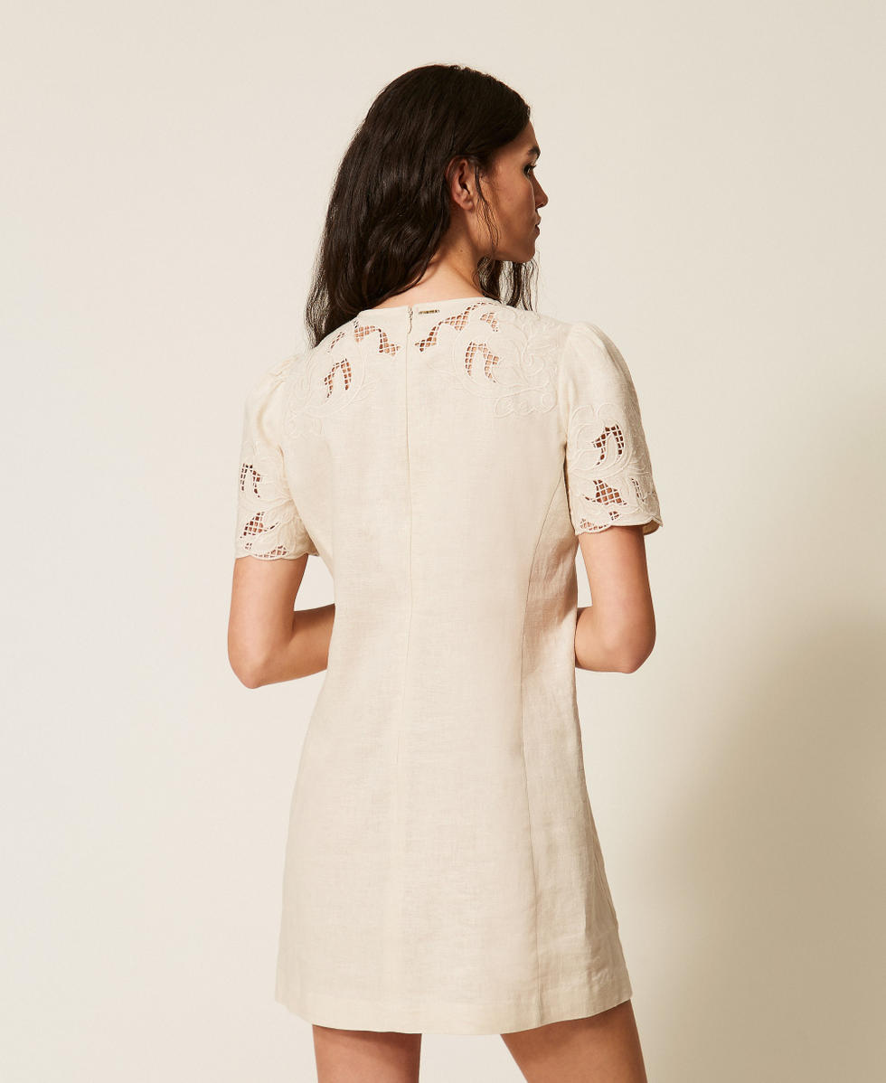 Robe courte en lin mélangé avec broderie