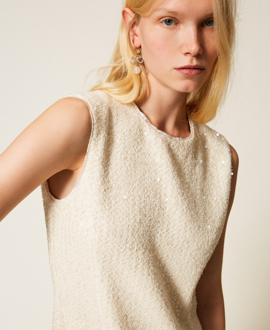 Robe courte en tissu bouclé avec sequins