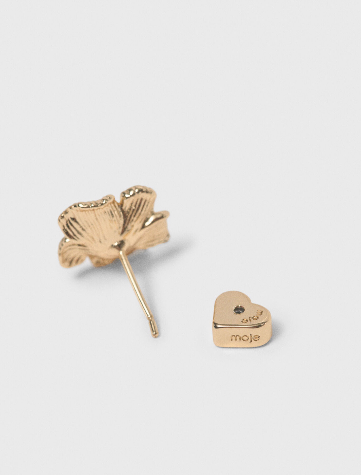 Puces d'oreilles fleurs