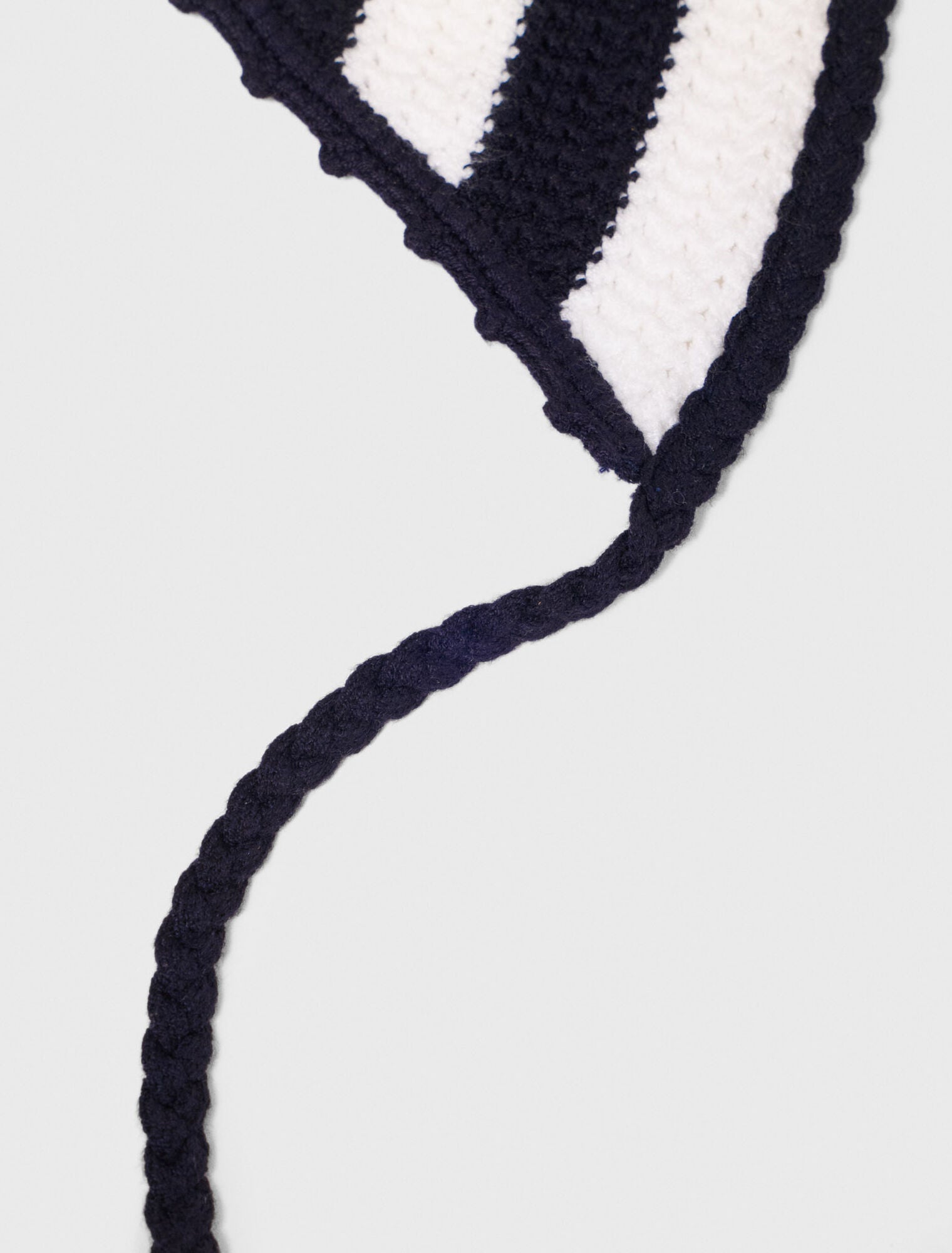 Triangle à rayures en maille