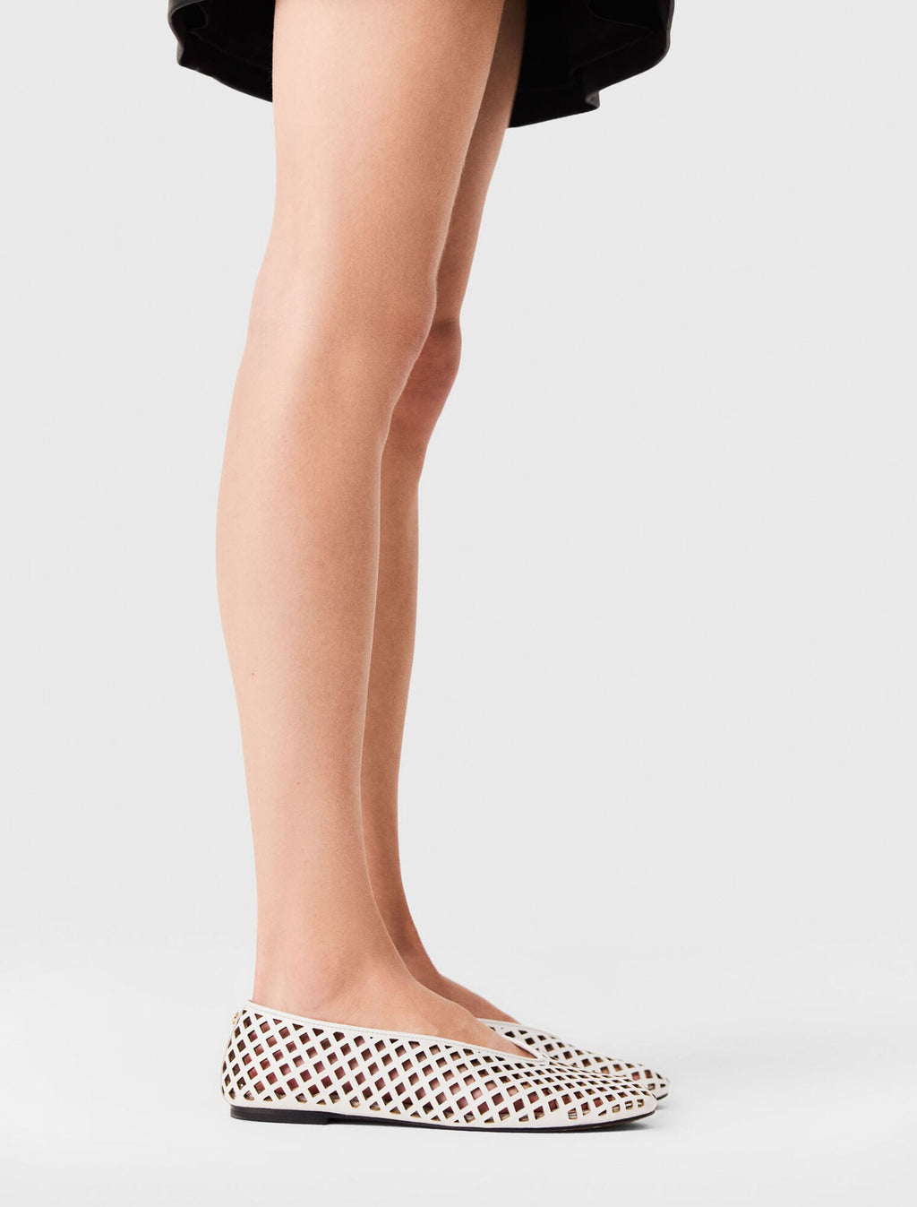 Ballerines en cuir perforé