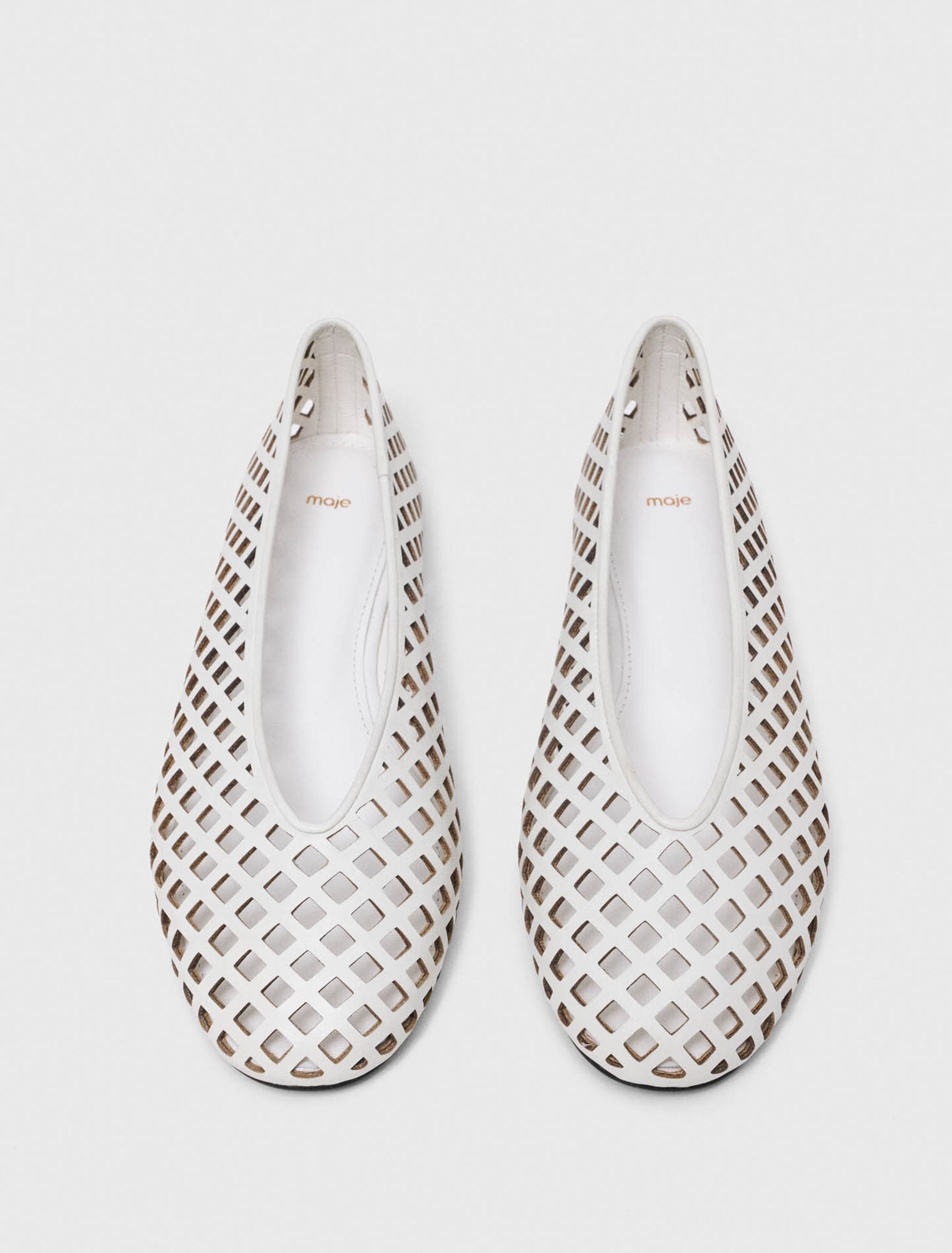 Ballerines en cuir perforé