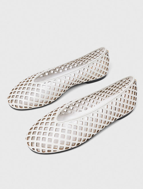 Ballerines en cuir perforé