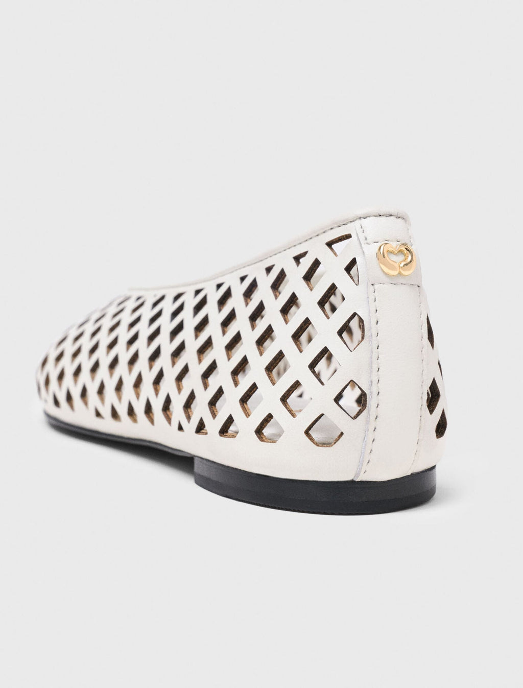 Ballerines en cuir perforé