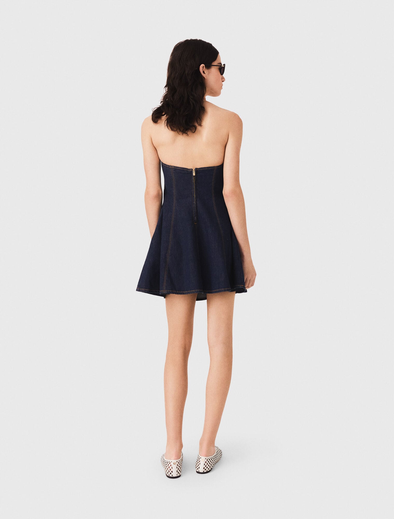 Robe courte en denim avec broche
