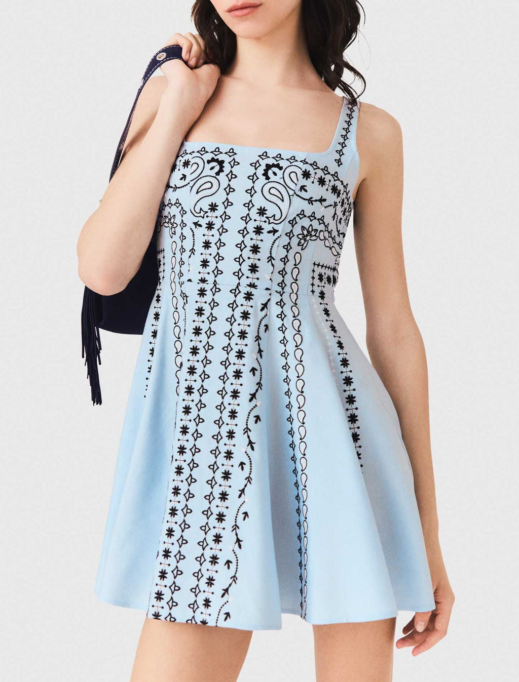 Robe courte brodée en lin mélangé