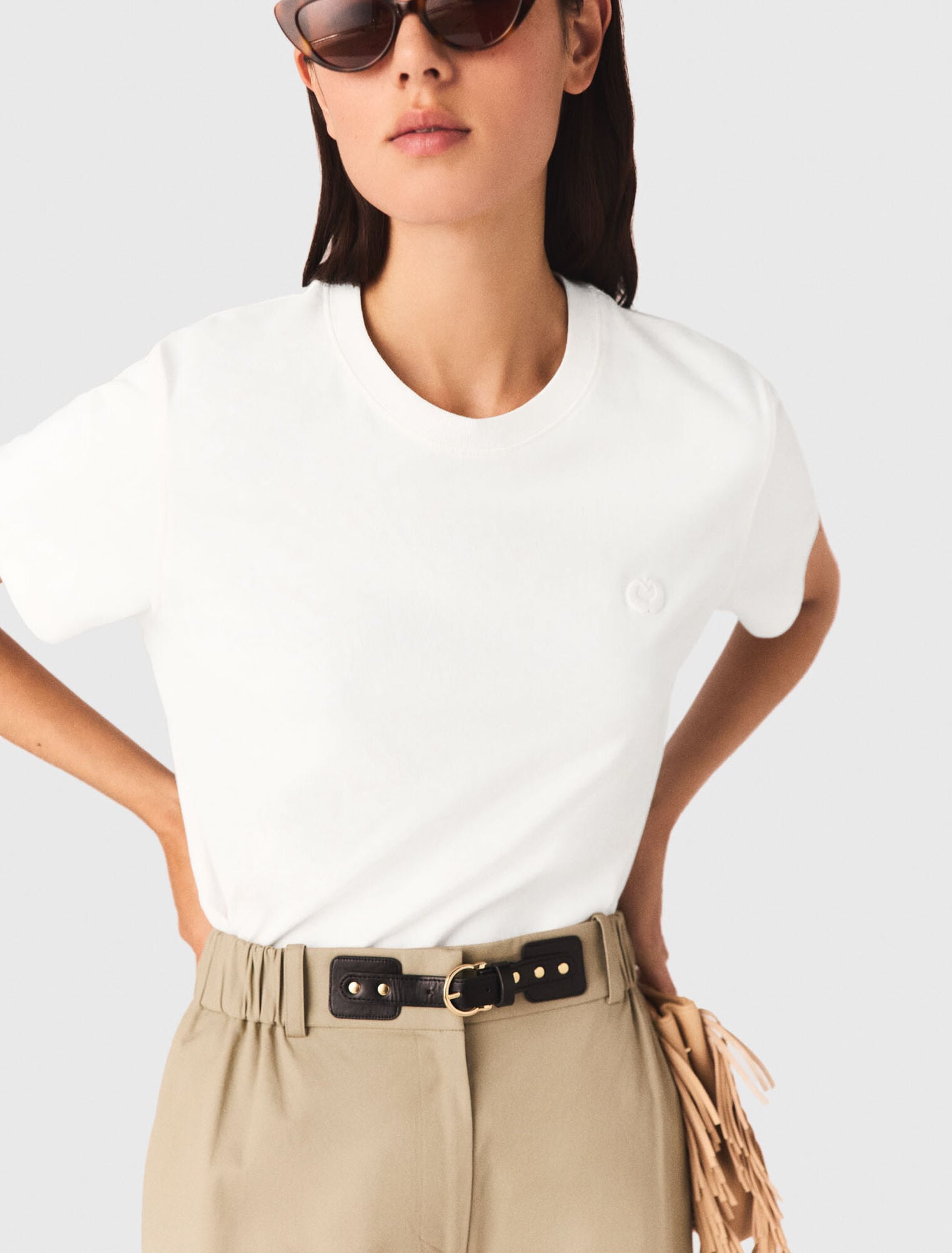 Tee shirt avec petit logo brodé